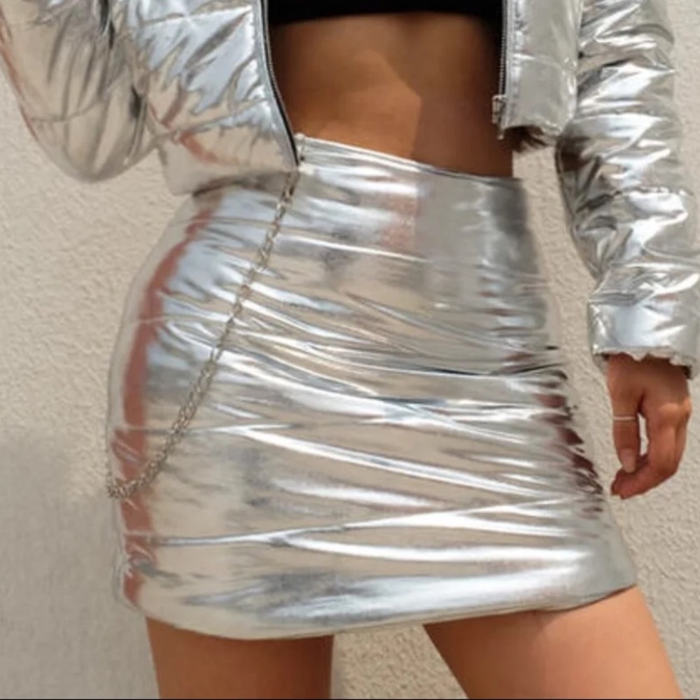 Sliver Skirt With Chain ⛓ - Picture 3 of 5